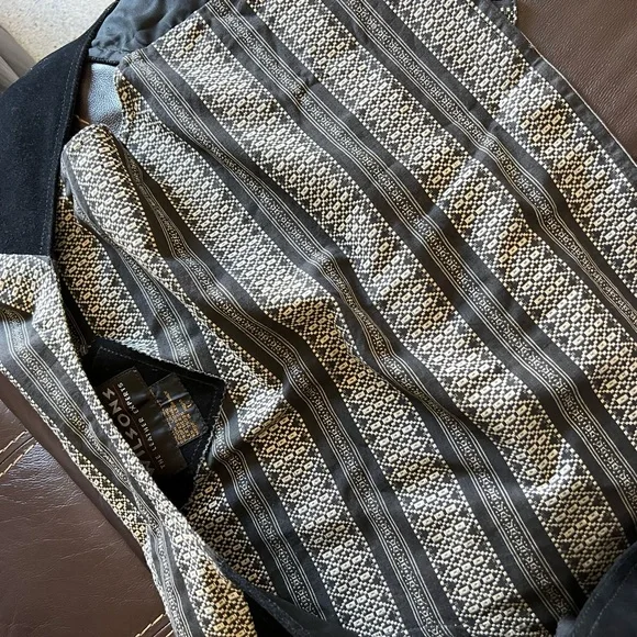 Wilson leather Men's Black Button-Up Vest - Picture 5 of 5